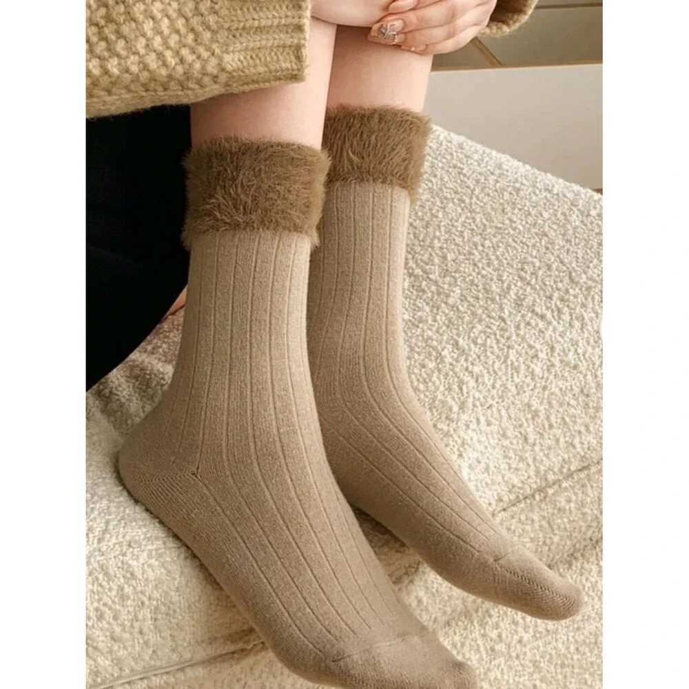 NWT Fuzzy Faux Fur Cuff Ribbed Crew Socks Multipack (5 Pairs)